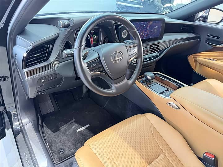 Фото 7 - Lexus LS