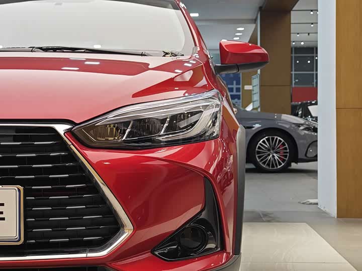 Фото 2 - Toyota Yaris L Hatchback