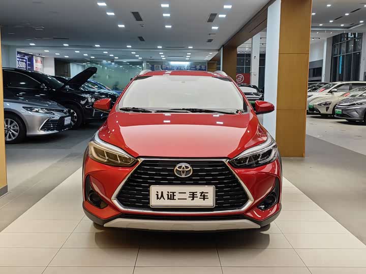 Фото 3 - Toyota Yaris L Hatchback