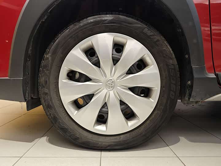 Фото 5 - Toyota Yaris L Hatchback