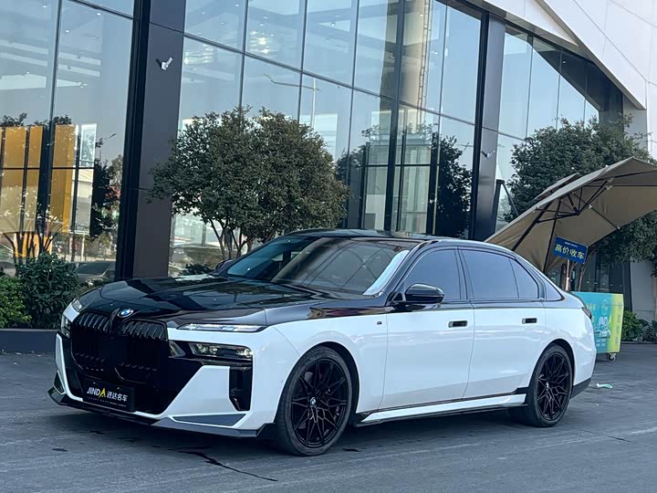 Фото 1 - BMW 7 Series