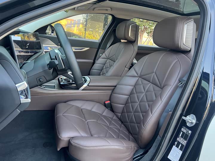 Фото 6 - BMW 7 Series