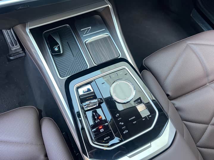 Фото 8 - BMW 7 Series