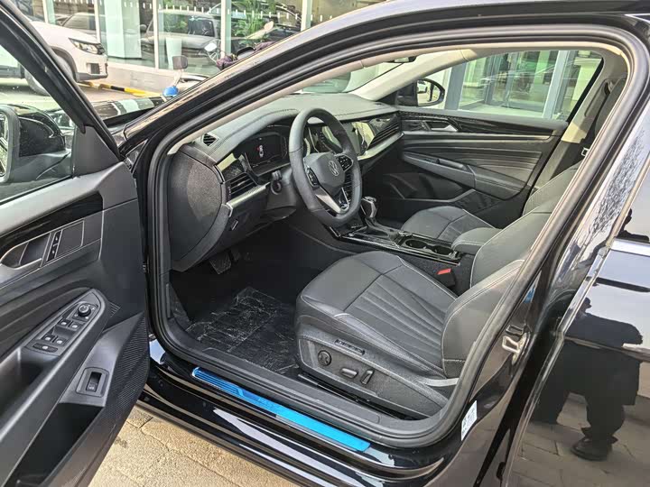 Фото 7 - Volkswagen Passat