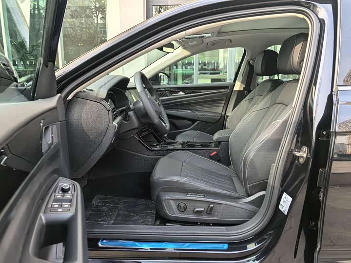 Фото 8 - Volkswagen Passat