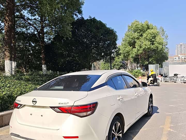 Фото 5 - Nissan Sylphy