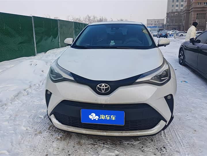 Фото 2 - Toyota C-HR
