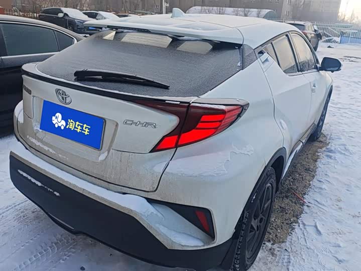 Фото 3 - Toyota C-HR