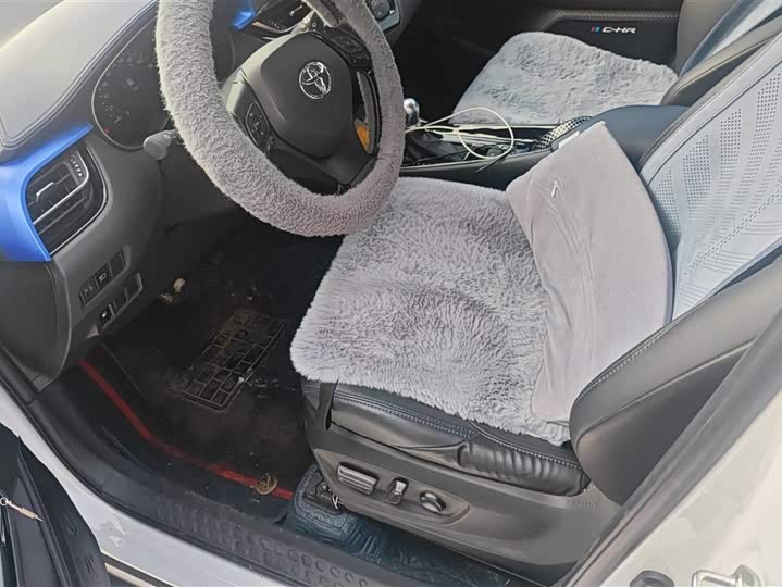 Фото 9 - Toyota C-HR