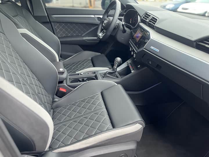 Фото 6 - Audi Q3