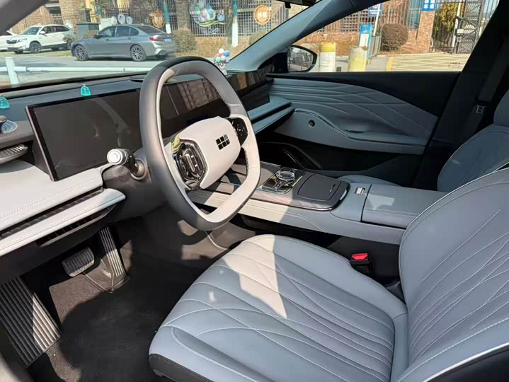 Фото 3 - Geely Galaxy E8