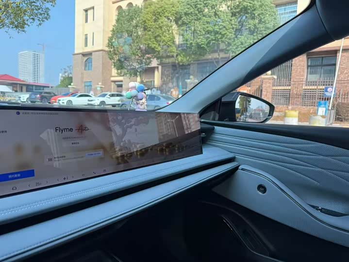 Фото 4 - Geely Galaxy E8