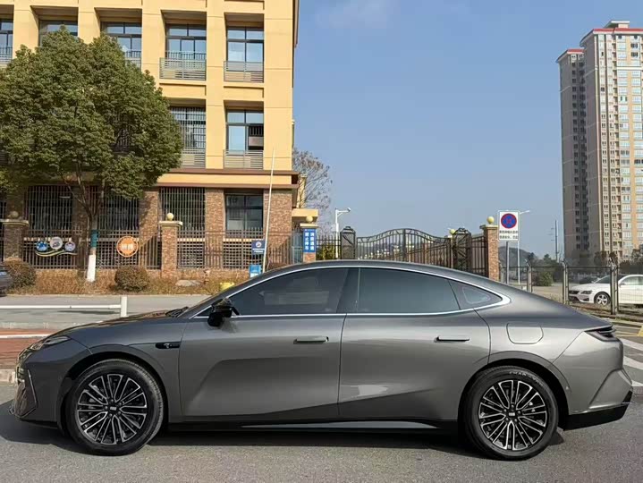 Фото 5 - Geely Galaxy E8