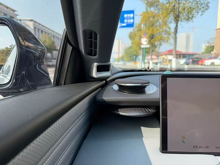 Фото 6 - Geely Galaxy E8