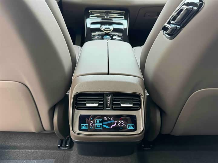 Фото 7 - BYD Han