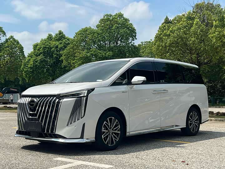 Фото 1 - GAC Trumpchi M8