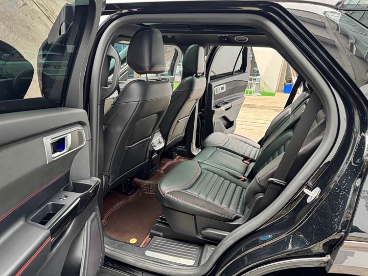 Фото 9 - Ford Explorer