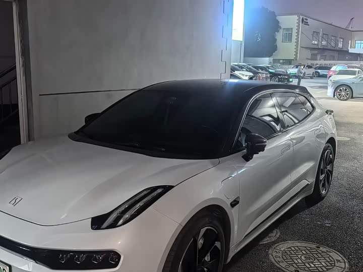 Фото 1 - Zeekr 001