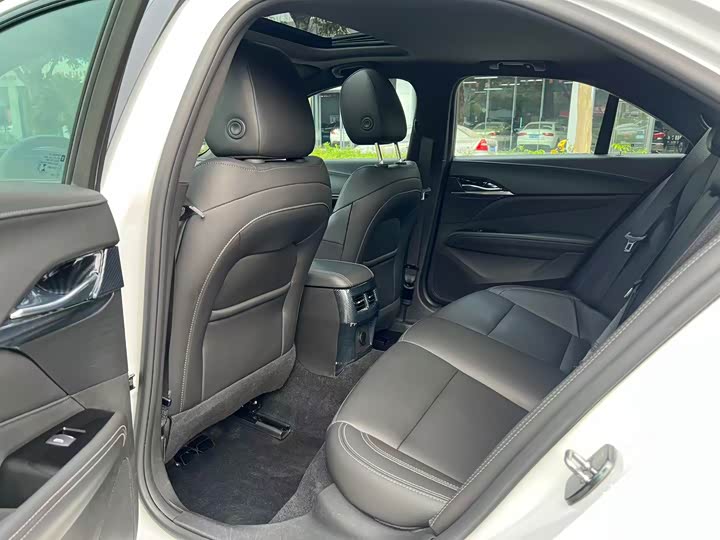 Фото 8 - Cadillac CT4