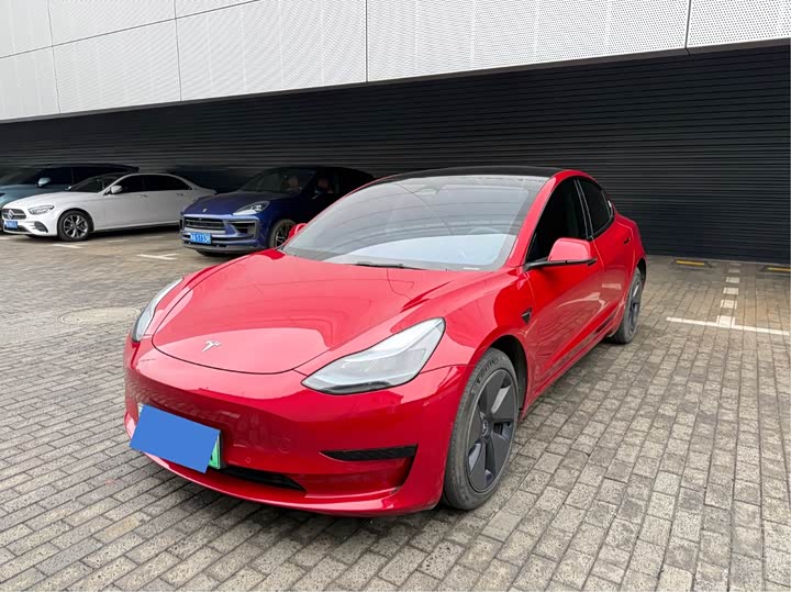 Фото 1 - Tesla Model 3
