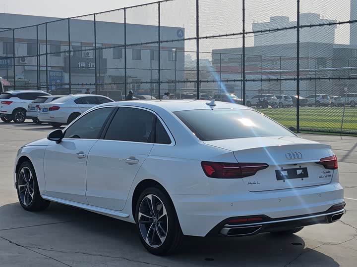 Фото 4 - Audi A4L