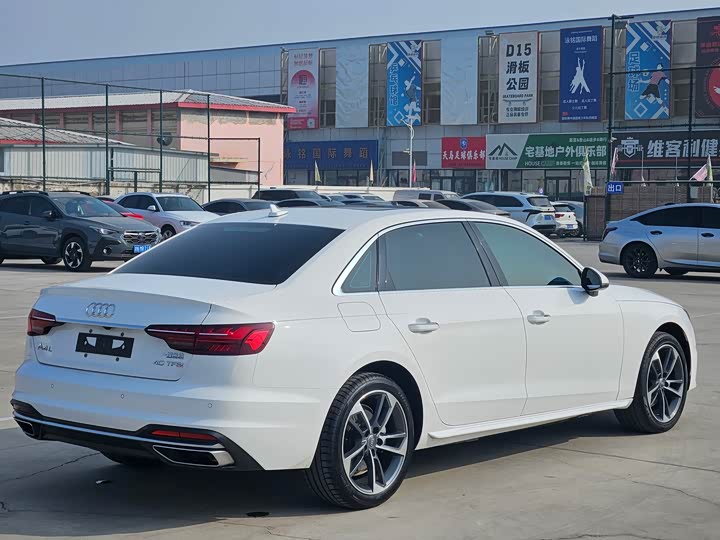 Фото 6 - Audi A4L