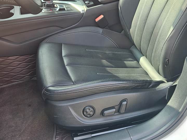 Фото 8 - Audi A4L