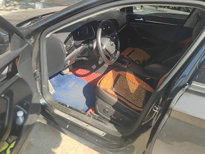 Фото 9 - Volkswagen Sagitar L