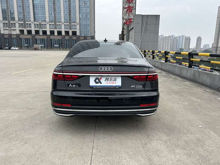 Фото 5 - Audi A8