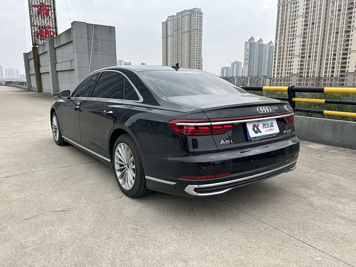 Фото 6 - Audi A8