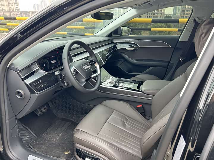 Фото 8 - Audi A8