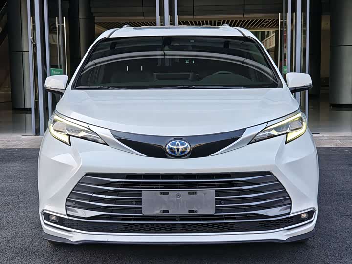 Фото 2 - Toyota Sienna