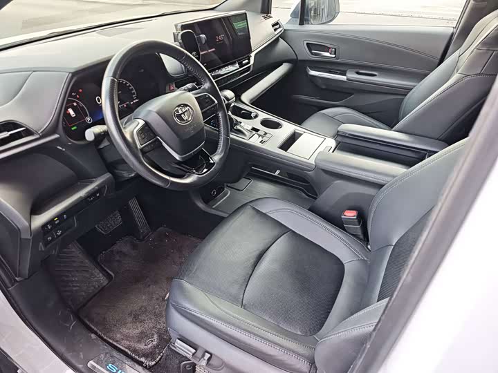 Фото 4 - Toyota Sienna