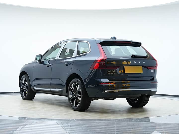 Фото 8 - Volvo XC60