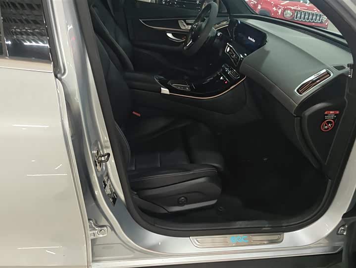 Фото 8 - Mercedes-Benz EQC