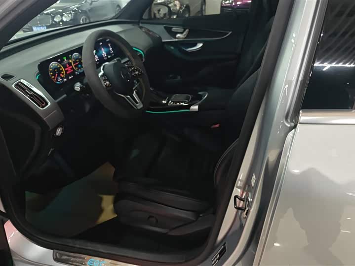 Фото 9 - Mercedes-Benz EQC