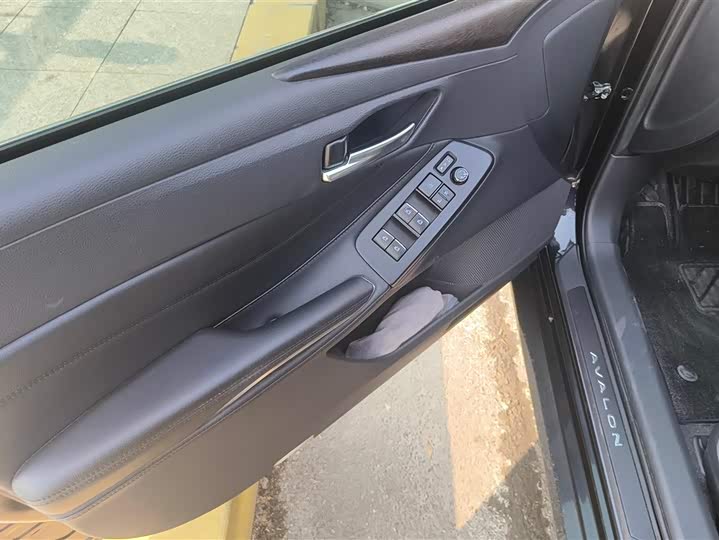 Фото 7 - Toyota Avalon