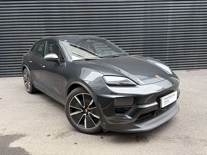 Фото 2 - Porsche Macan EV