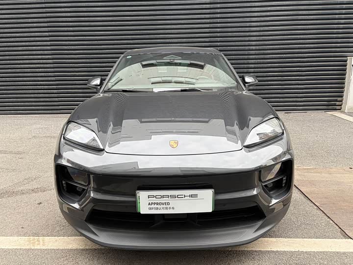 Фото 3 - Porsche Macan EV