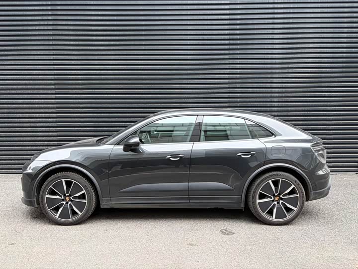 Фото 5 - Porsche Macan EV