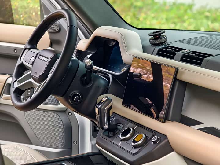 Фото 9 - Land Rover Defender