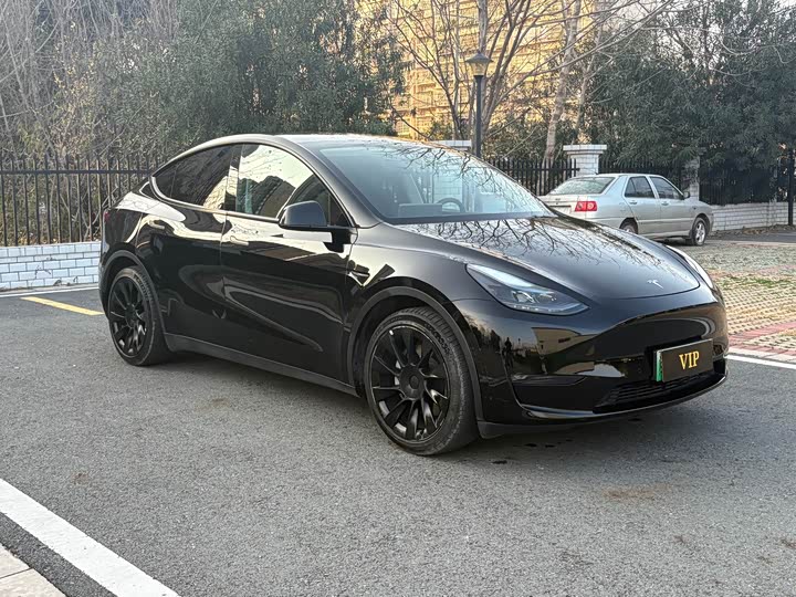Photo 3 - Tesla Model Y