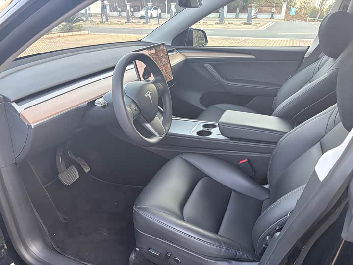 Photo 4 - Tesla Model Y