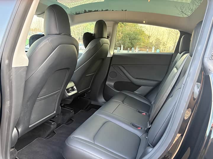 Photo 5 - Tesla Model Y