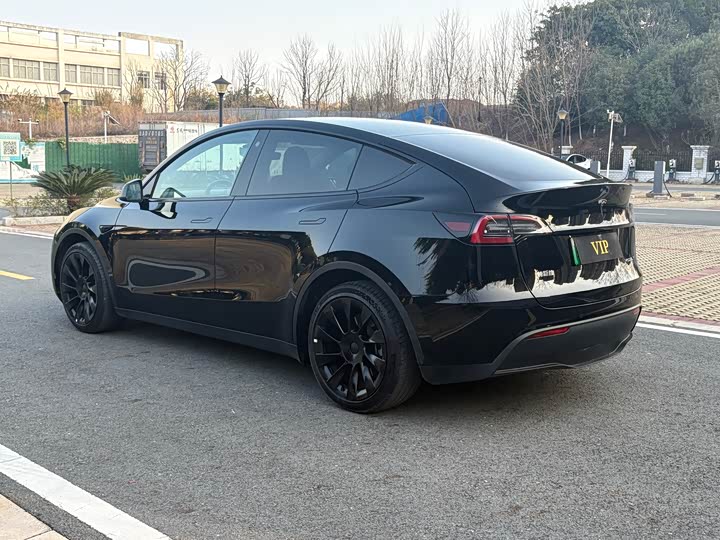 Photo 9 - Tesla Model Y