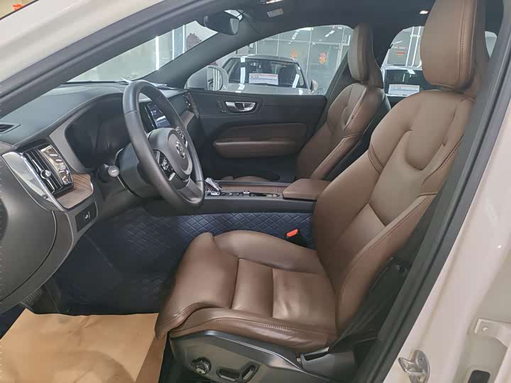 Фото 6 - Volvo XC60