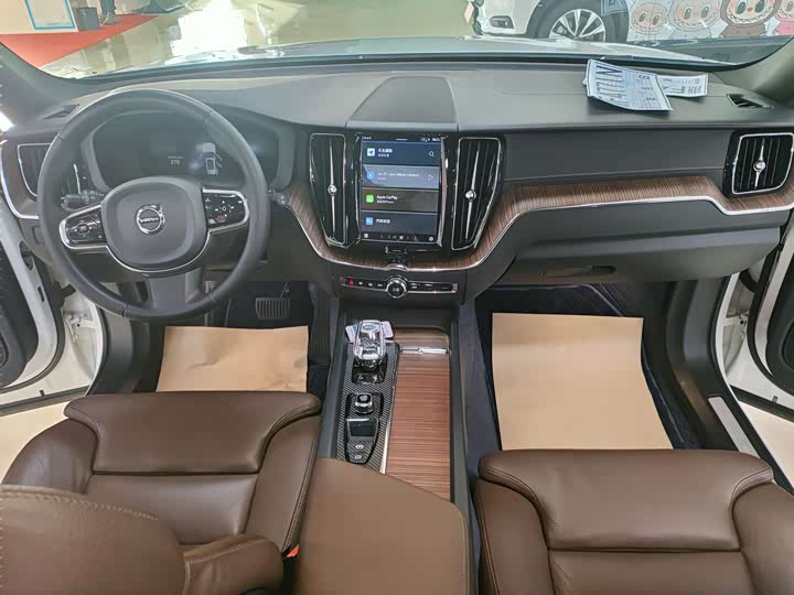 Фото 9 - Volvo XC60