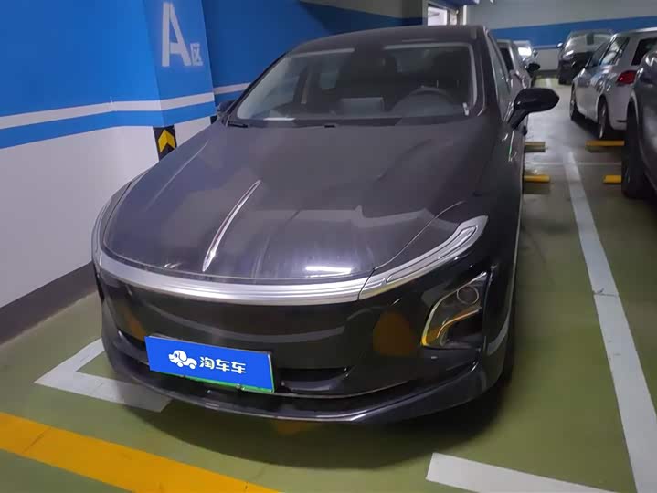 Фото 2 - Hongqi E-QM5