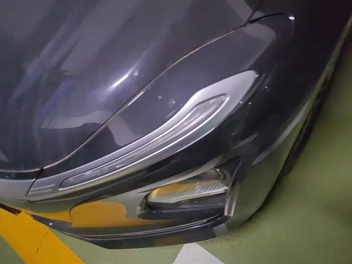 Фото 5 - Hongqi E-QM5