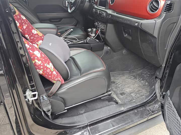 Фото 8 - Jeep Wrangler